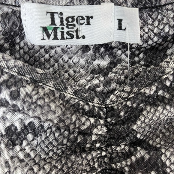 Tiger Mist Snakeskin Off the Shoulder Crop Top - Picture 5 of 8